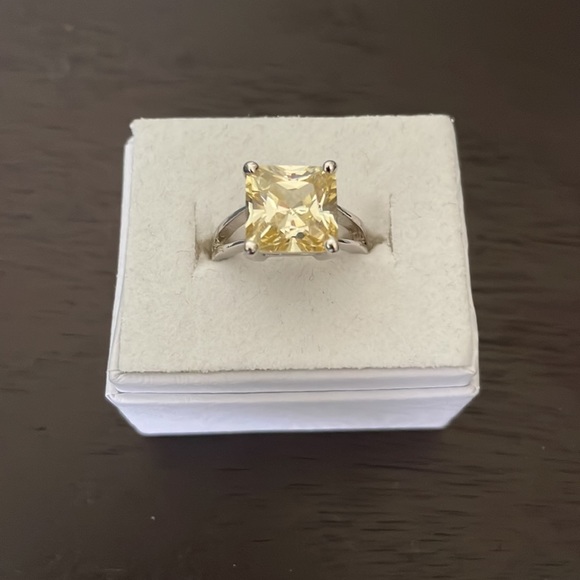 5 Carat Jonquil Gypsy Ring - Picture 5 of 5